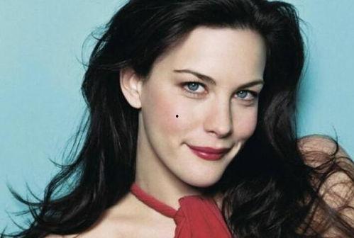 欧洲女明星喷奶,意外走红背后的故事